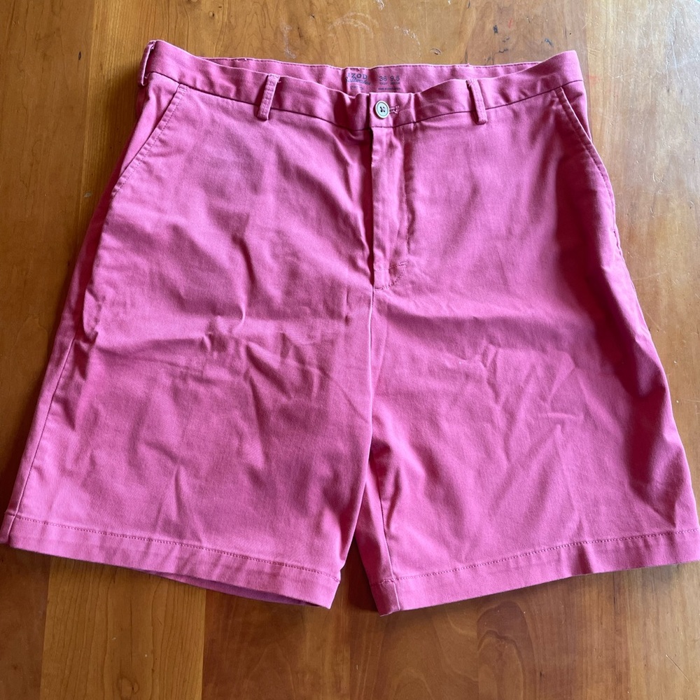 Men’s Izod Saltwater Size 36W 9.5 Inch Inseam Nantucket Red Flat Front Shorts